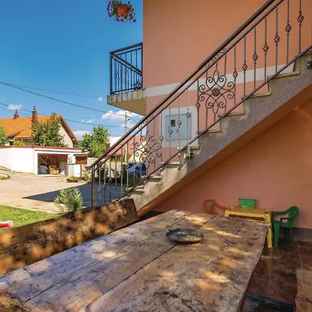 Three-bedroom In Vakantiehuis Fužine
